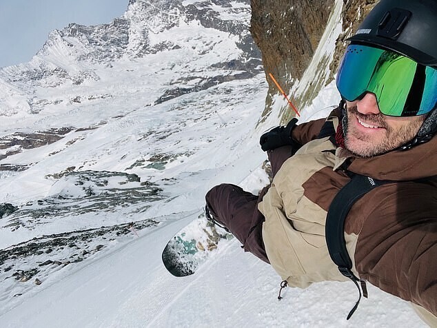 Сноубордист спасся из ледяной ловушки в Альпах благодаря смартфону