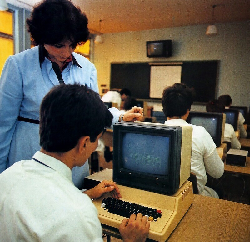 Образование. 1980-е, Плевен, урок информатики на компьютере Правец 82.