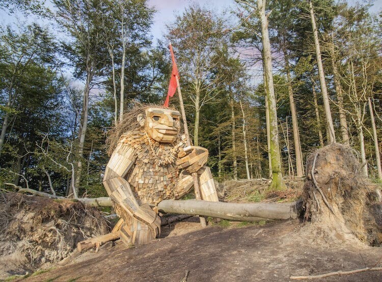 Датский скульптор приглашает в страну троллей