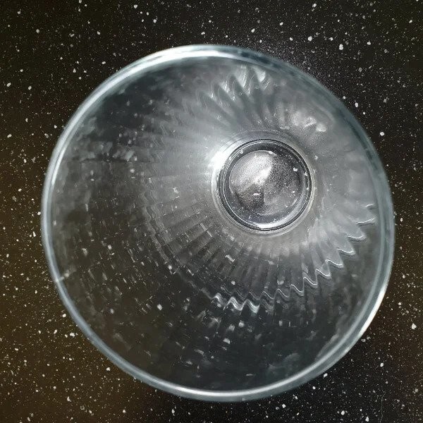 6. "Пустой стакан на кухонной столешнице немного напоминает Звезду Смерти в космосе"