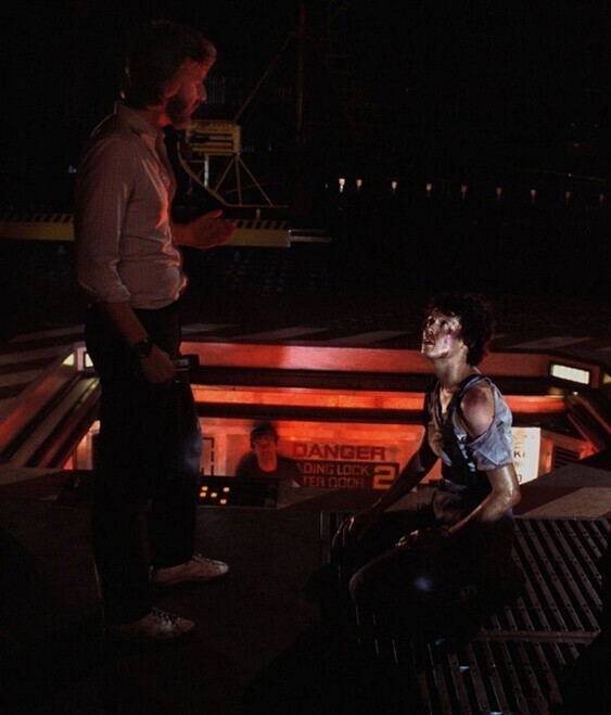 Джеймс Кэмерон и Сигурни Уивер на съемках фильма «Чужие», 1986 год