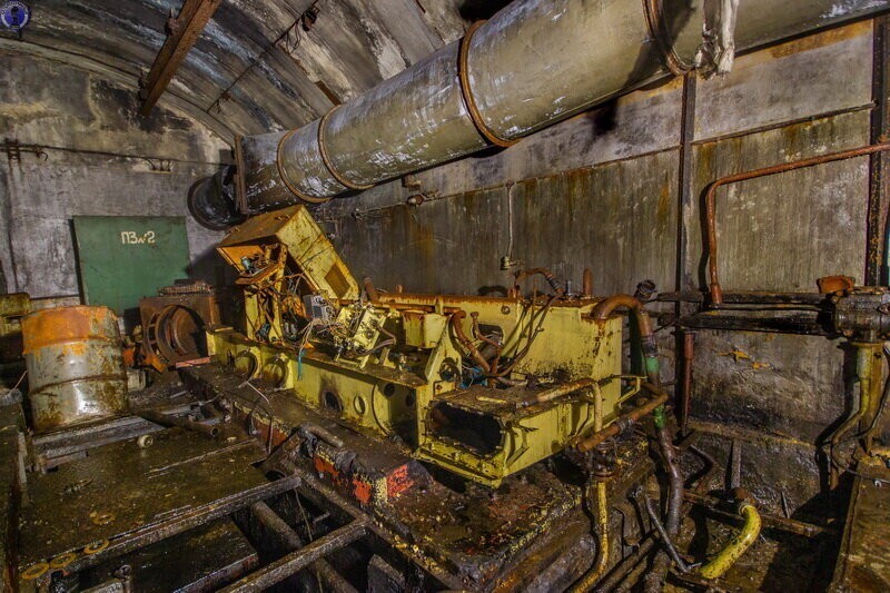 Брошенный в Арктике бункер дизель-генераторной станции