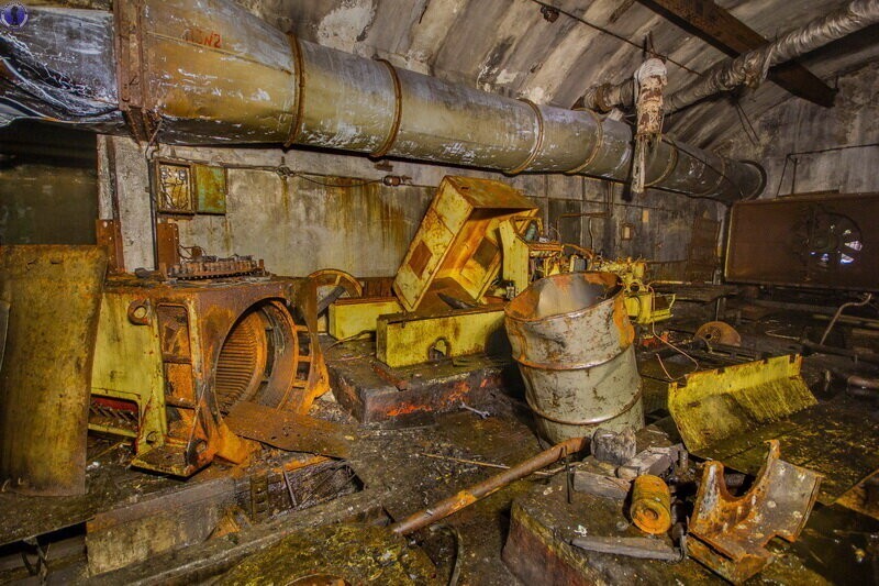 Брошенный в Арктике бункер дизель-генераторной станции