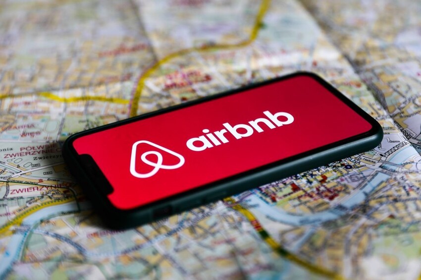 Мошенники и кидалы: Airbnb запретил россиянам и белорусам бронировать жилье и впечатления