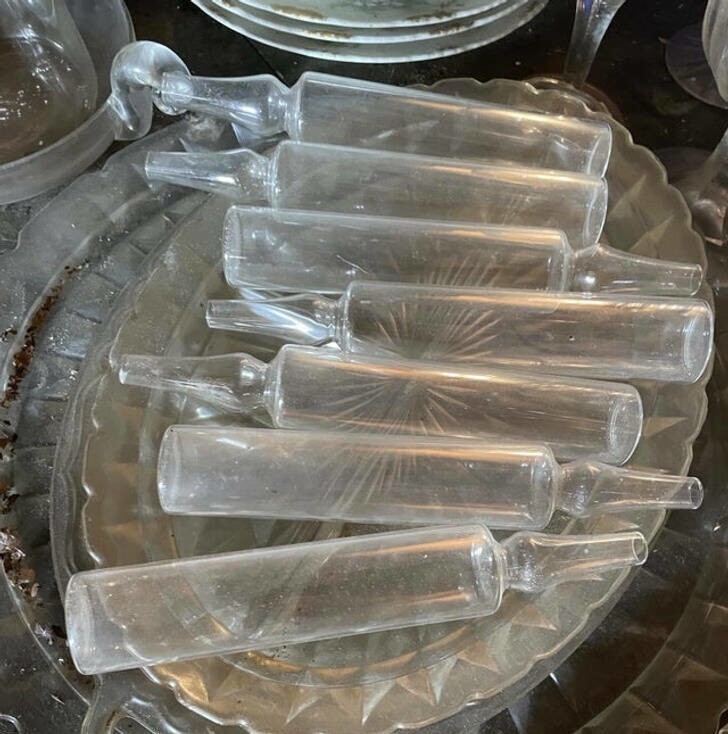 7. «Нашел эти стеклянные трубки на чердаке моего 100-летнего дома»