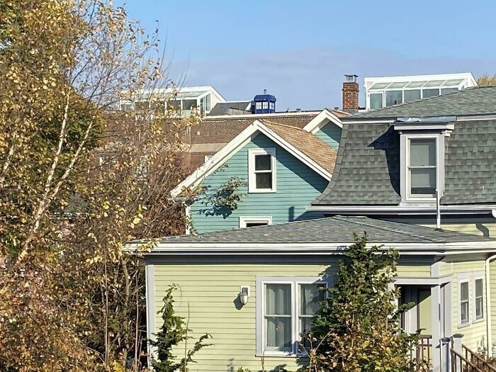 31. "Тардис" на крыше в Кембридже, штат Массачусетс