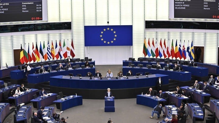 Умно и эксцентрично: Минутная речь об Украине расколола Европарламент