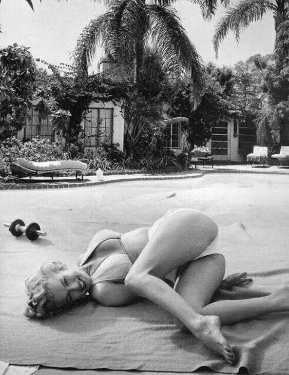 Мэрилин Монро и занятие спортом, 1953 год