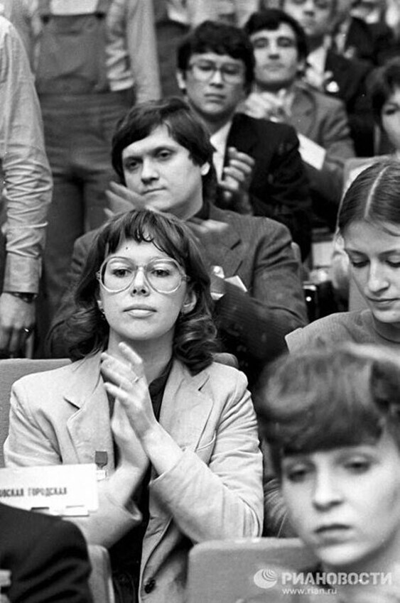 Актриса Евгения Симонова, делегат XIX съезда ВЛКСМ. 1982 год