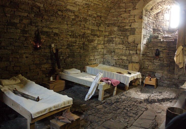 Непростая кровать: сакральный смысл меблировки тёмного Средневековья