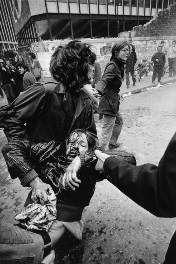 Апрель 1972 года. Париж. Студенческие протесты. Фото Alain Nogues.