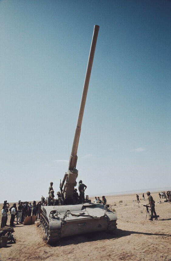 14 апреля 1972 года. Самоходная артиллерийская установка M107 Армии обороны Израиля проходит испытания в Синайской пустыне.