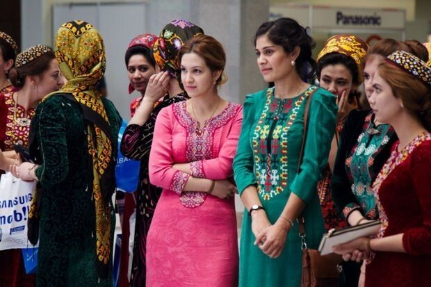 Тоталитаризм с ненакрашенным лицом: женщин Туркменистана будут штрафовать за ботокс, накладные ногти и тату