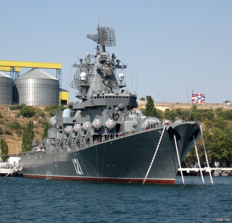 Флагман Черноморского флота России крейсер "Москва",на котором ранее произоше...