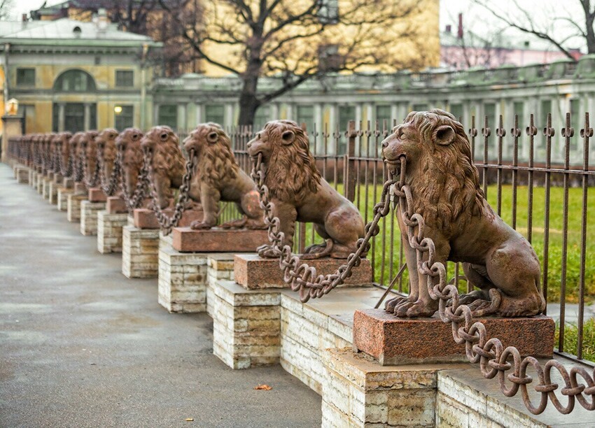 Почему в Санкт-Петербурге так много львов?