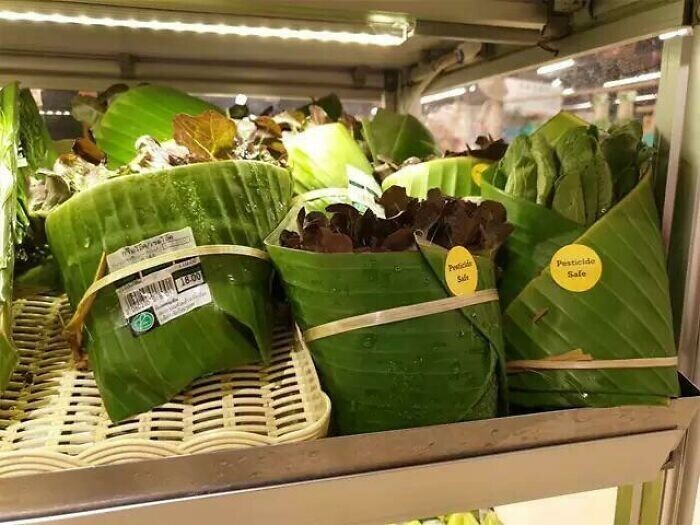 3. Супермаркет Таиланда отказывается от пластиковой упаковки, делая выбор в пользу банановых листьев