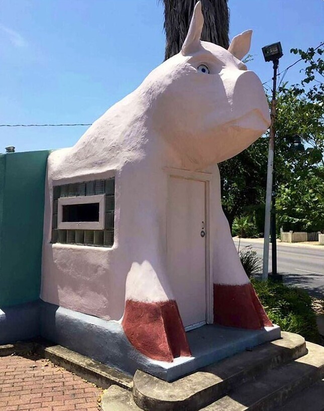 24. Закусочная с драйв-ином Frank's Hog Stand (закрыта). Сан-Антонио, штат Техас. Архитектор Анастасио Гаэтан, 1935 г.