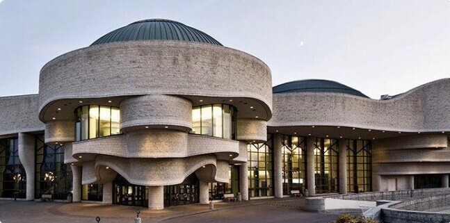 17. Канадский исторический музей. Гатино, Канада. Архитектор Дуглас Кардинал, 1989 г.