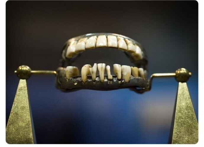 Вставные челюсти Джорджа Вашингтона, сделанные из слоновой кости и моржовых бивней
