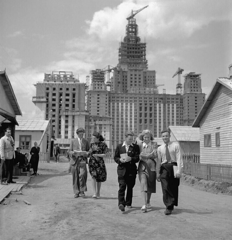 Рассматриваю добрые и светлые фотографии Евгения Умнова: в 1950-х наша страна и люди были совсем иными