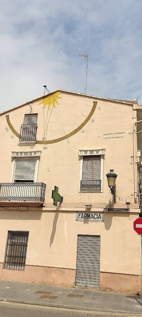 Солнечные часы в испанской Валенсии