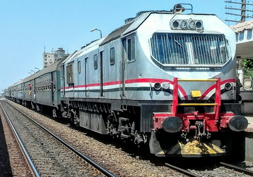 Решётка на окнах локомотива: зачем египтяне оборудуют свои поезда такой дополнительной защитой?