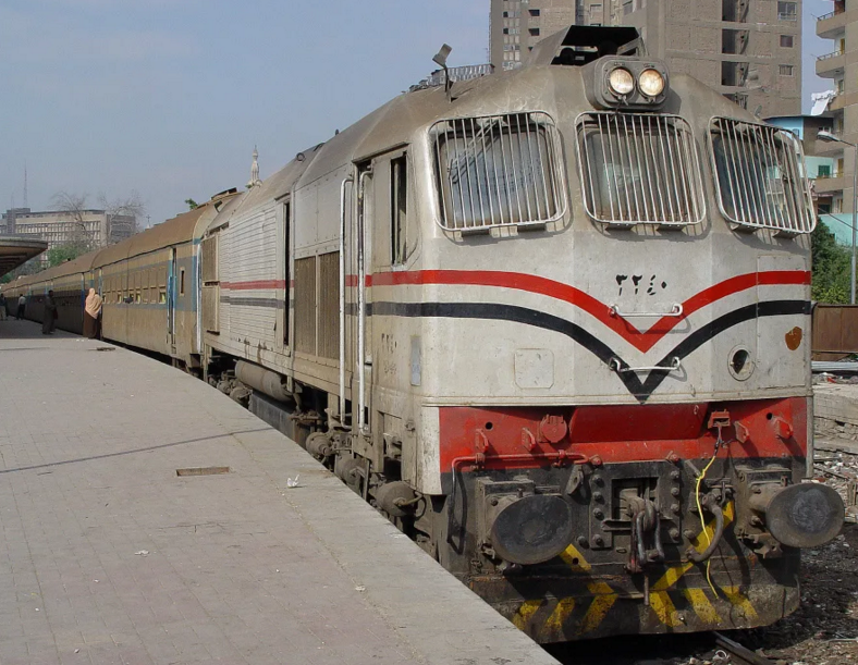 Решётка на окнах локомотива: зачем египтяне оборудуют свои поезда такой дополнительной защитой?