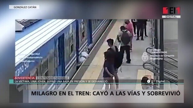 Очевидцы опасались худшего, когда она исчезла под поездом