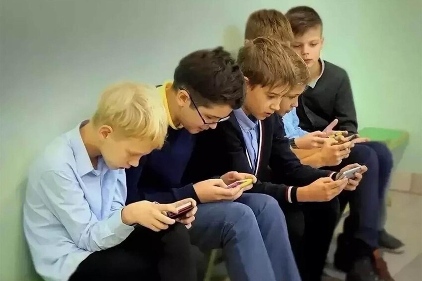 Министр, гимн и школа: российским школярам начинают прививать патриотизм