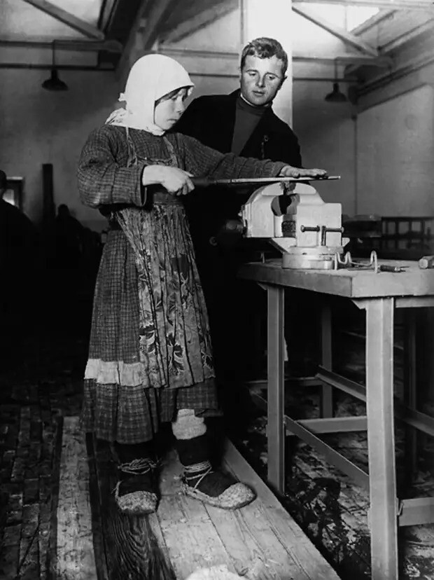 Лапти! Люди в берестяной обуви, сфотографированные с 1860 по... 1992 год