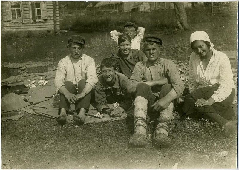 Лапти! Люди в берестяной обуви, сфотографированные с 1860 по... 1992 год