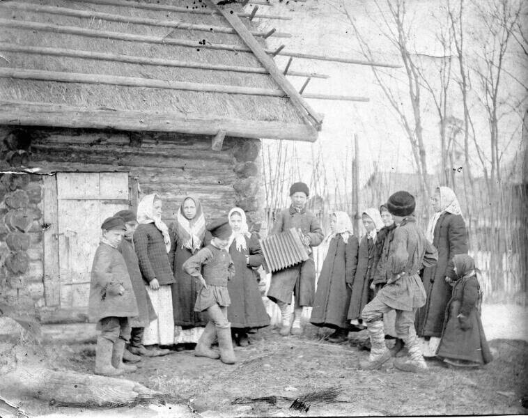 Лапти! Люди в берестяной обуви, сфотографированные с 1860 по... 1992 год