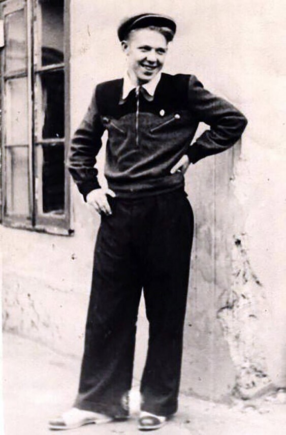 Олег Попов. 1944 год