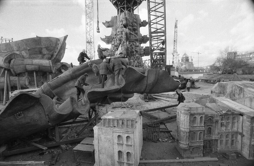 Монтаж Памятника Петру I. Валерий Усманов, 1997 год, г. Москва