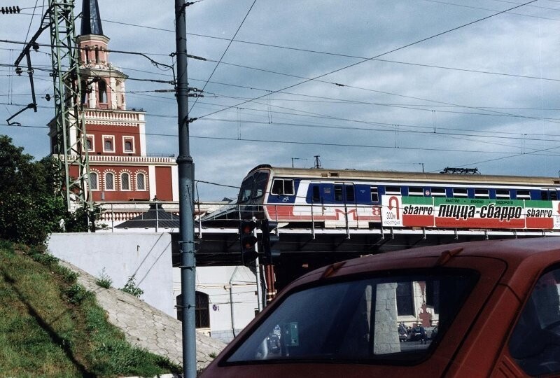В районе Комсомольской площади. Виталий Белый, 1997 год, г. Москва