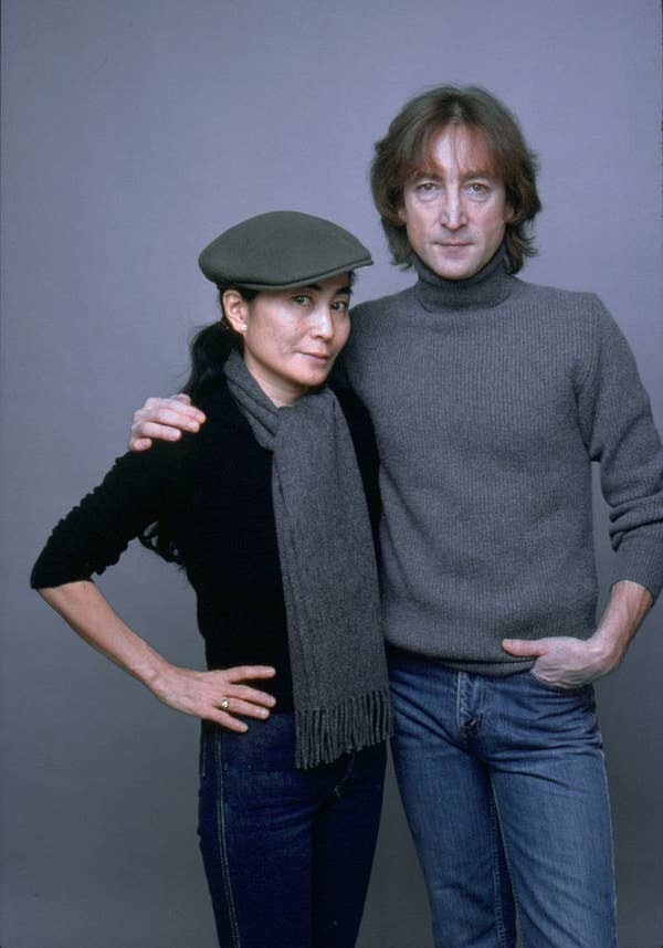 5. Джон Леннон и Йоко Оно поженились в 1969 году. Они взяли фамилии друг друга, став Джоном и Йоко Оно-Леннон.