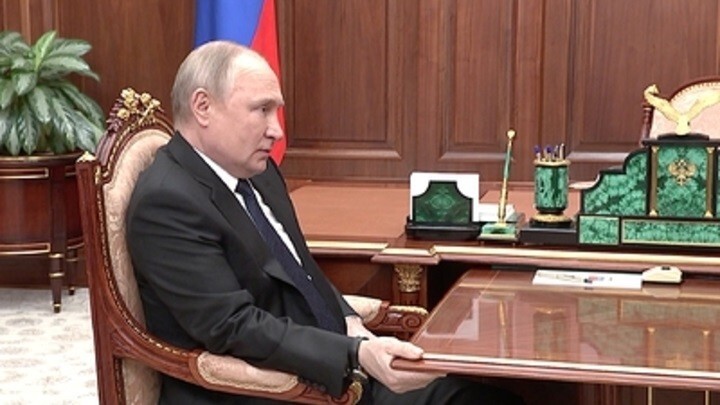 Путин поднял в Совбезе вопрос о соседях России: Что в красной папке?