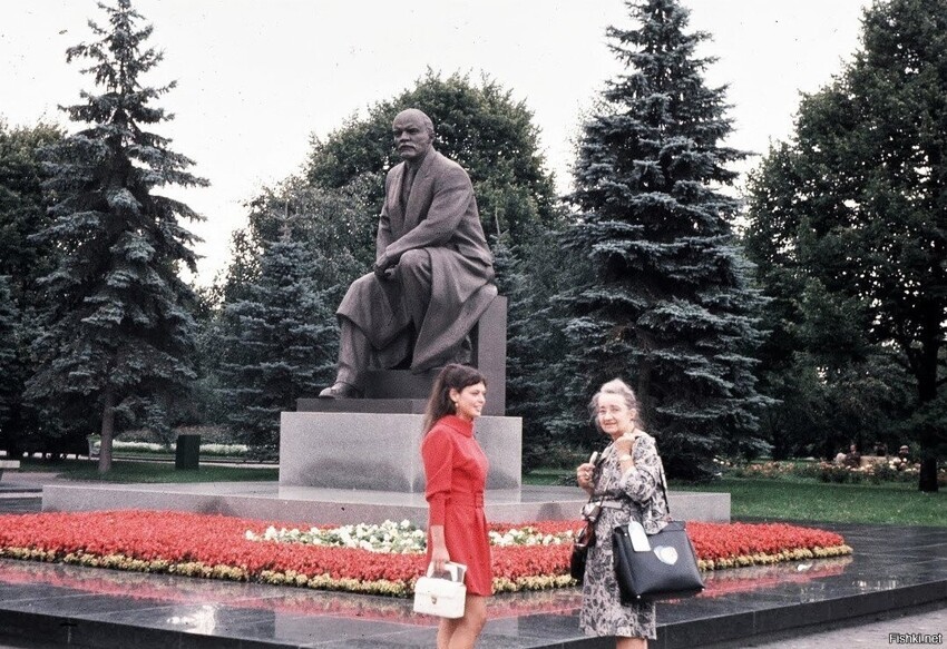 Интересно, сколько памятников Ленину по всему миру