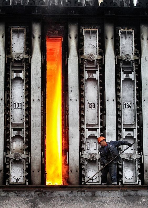 Место с "лавой", но без вулканов: 20 очень горячих фото и фактов из жизни металлургов