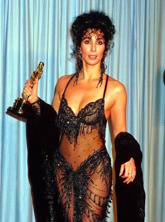 Шер выиграла Оскар за лучшую актрису за роль в фильме «Удар луны». 1988 год