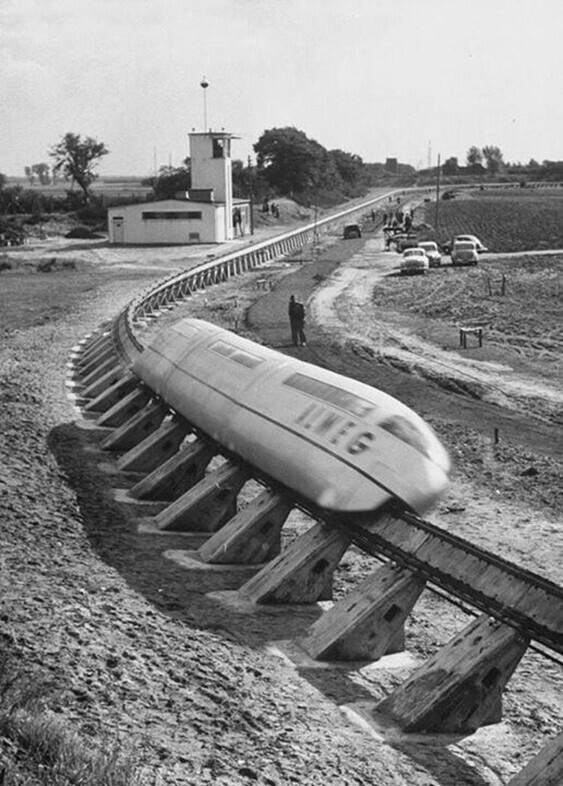 Испытания монорельсового поезда компании ALWEG. Пригород Кёльна, 1952 год
