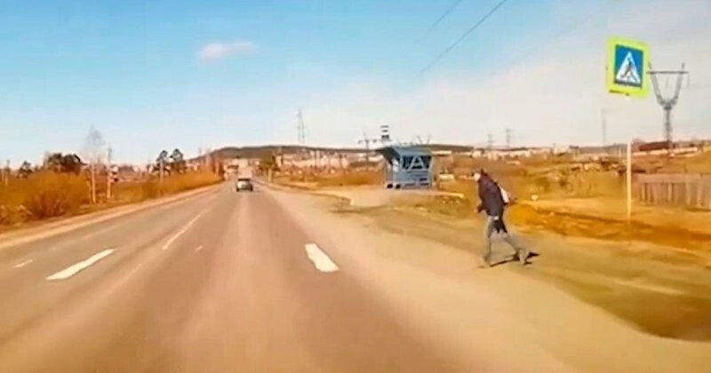 Авария дня. Женщина погибла под колёсами самосвала в Свердловской области