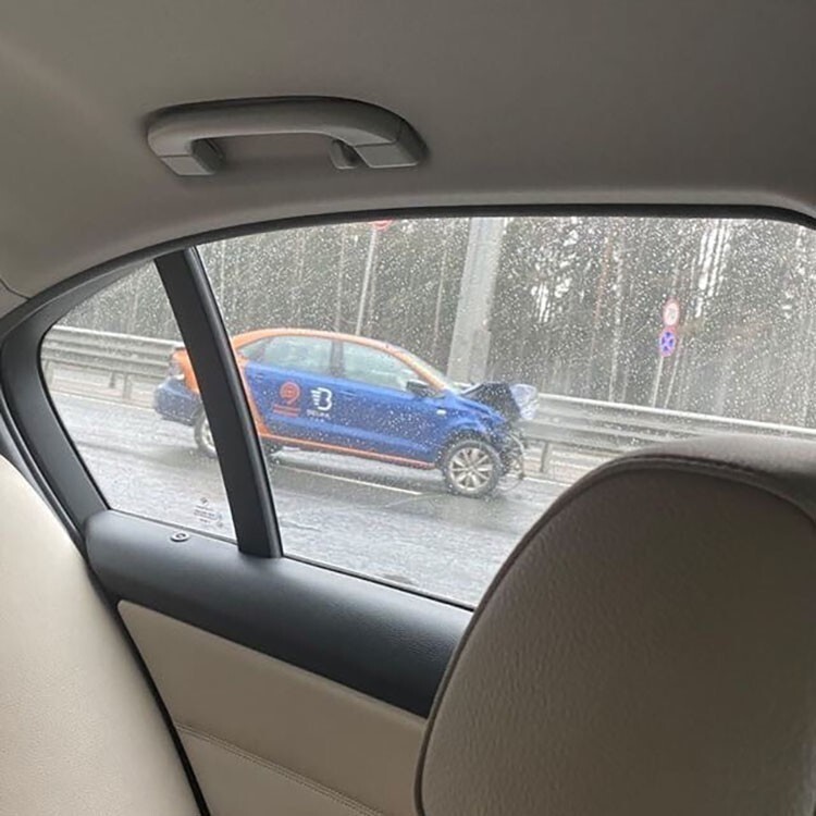 Водитель каршеринга устроил ДТП в Подмосковье и сбежал