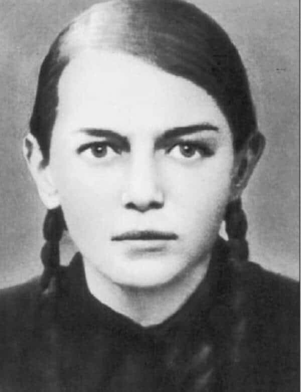 Как девочка из немецкой столовой стала Героем Советского Союза