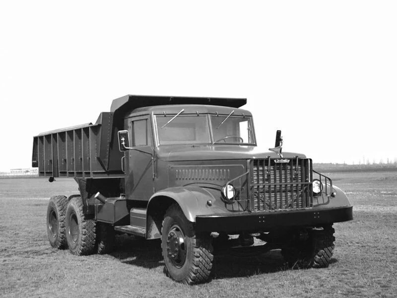 КрАЗ-222 «Днепр» — первый тяжёлый грузовик-самосвал СССР