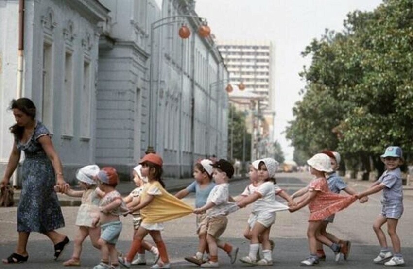 Зачем советских  детей водили «на веревочке»