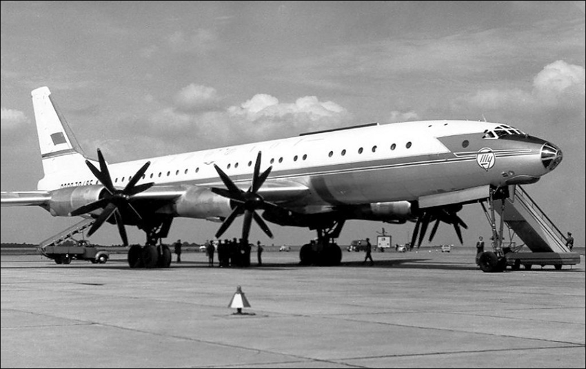 Почему пассажирскому самолёту Ту-144 делали носовую часть из стекла?