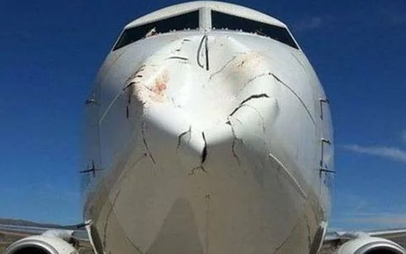 Почему пассажирскому самолёту Ту-144 делали носовую часть из стекла?