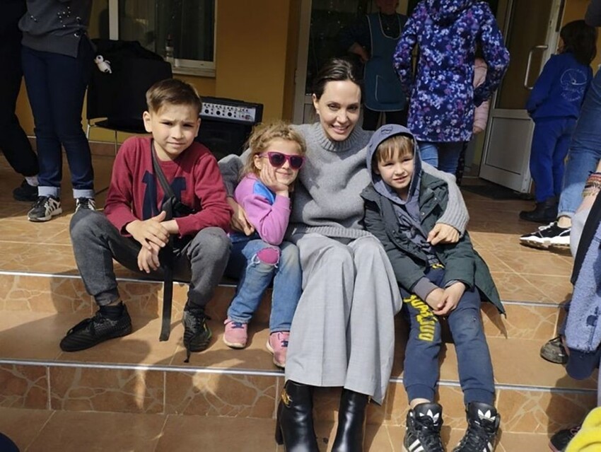 Тайный визит во Львов: в кофейне на Украине заметили Анджелину Джоли