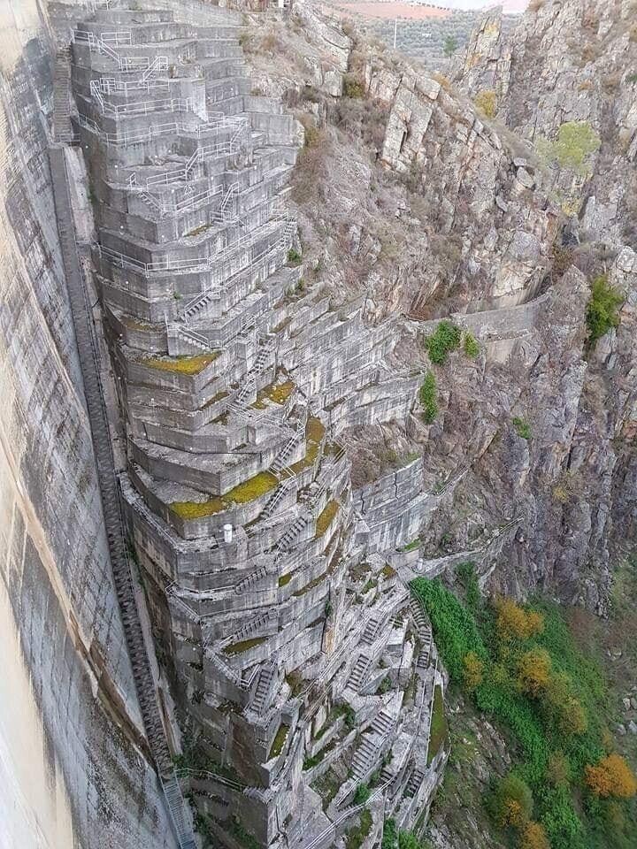Технические лестницы плотины Вароса, Лемего, Португалия